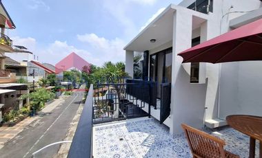 Rumah Cantik 2 Lantai Full Furnish di Jantung Sawojajar Siap Huni