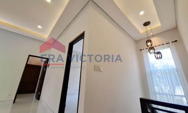 Rumah Cantik 2 Lantai Full Furnish di Jantung Sawojajar Siap Huni