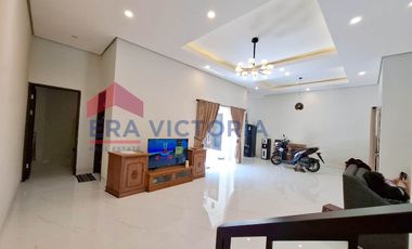 Rumah Cantik 2 Lantai Full Furnish di Jantung Sawojajar Siap Huni