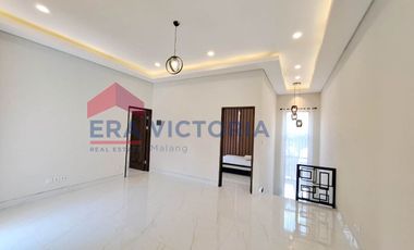 Rumah Cantik 2 Lantai Full Furnish di Jantung Sawojajar Siap Huni