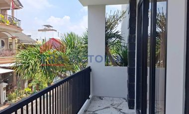 Rumah Cantik 2 Lantai Full Furnish di Jantung Sawojajar Siap Huni