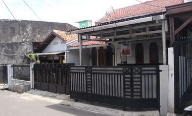 Rumah 2 Lt SHM Akses Mudah ke Gerbang Tol Cawang Harga Nego J-18760