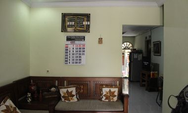 Rumah 2 Lt SHM Akses Mudah ke Gerbang Tol Cawang Harga Nego J-18760