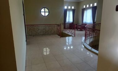 Rumah 2 Lt Exclusive posisi Hook di Graha Taman Bunga, BSB Mijen