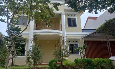 Rumah 2 Lt Exclusive posisi Hook di Graha Taman Bunga, BSB Mijen