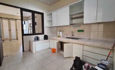 Disewakan rumah minimalis terawat semi furnished dekat g walk citralan