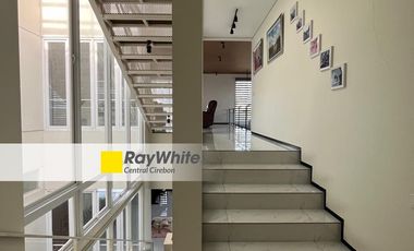 Rumah Mewah Siap Huni Konsep Industrial di Taman Cipto Cirebon