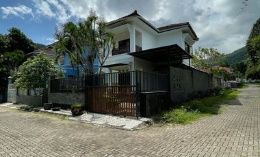 Leasehold House in Central Senggigi tourist area