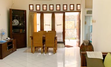 Leasehold House in Central Senggigi tourist area