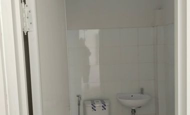 GUDANG LUAS LONASI DI PINGGIR JALAN PROPINSI