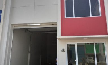 GUDANG LUAS LONASI DI PINGGIR JALAN PROPINSI