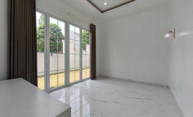 Rumah Hoek Golf Mediterania 2, Jl Priangan Golf, Sentul City