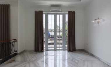 Rumah Hoek Golf Mediterania 2, Jl Priangan Golf, Sentul City