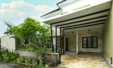 Di Jual Vila Modern Luas 2 Lantai strategis  akses jalan lebar di Jimbaran