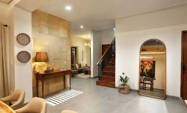 Di Jual Vila Modern Luas 2 Lantai strategis  akses jalan lebar di Jimbaran