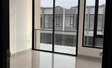 DISEWA RUMAH KAWASAN MILENIAL PIK 2 UK 4.5x12.5 ADA 3 UNIT AC TERMURAH