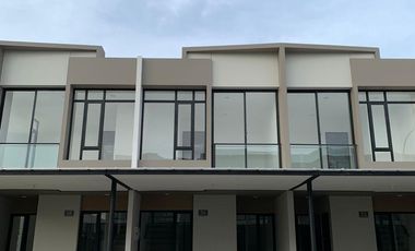 DISEWA RUMAH KAWASAN MILENIAL PIK 2 UK 4.5x12.5 ADA 3 UNIT AC TERMURAH