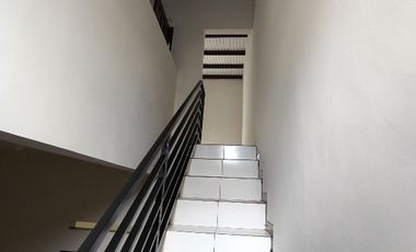 Di Sewakan Di Kontrakan Rumah Bulanan 3 lantai di daerah Jamika