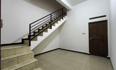 Di Sewakan Di Kontrakan Rumah Bulanan 3 lantai di daerah Jamika