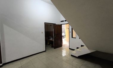 Di Sewakan Di Kontrakan Rumah Bulanan 3 lantai di daerah Jamika