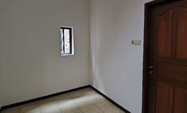 Di Sewakan Di Kontrakan Rumah Bulanan 3 lantai di daerah Jamika