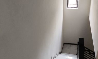 Di Sewakan Di Kontrakan Rumah Bulanan 3 lantai di daerah Jamika