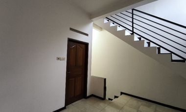 Di Sewakan Di Kontrakan Rumah Bulanan 3 lantai di daerah Jamika