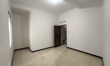 Di Sewakan Di Kontrakan Rumah Bulanan 3 lantai di daerah Jamika