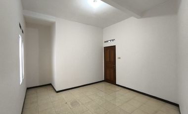 Di Sewakan Di Kontrakan Rumah Bulanan 3 lantai di daerah Jamika