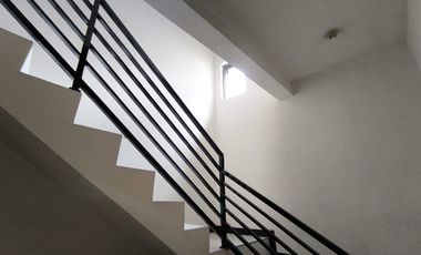 Di Sewakan Di Kontrakan Rumah Bulanan 3 lantai di daerah Jamika