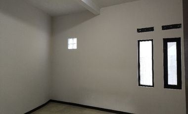 Di Sewakan Di Kontrakan Rumah Bulanan 3 lantai di daerah Jamika