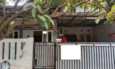 Rumah 2 Lt SHM 10 menit ke Cibinong City Mall Dibantu KPR J-32722