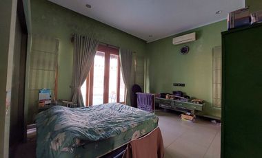 Kantor dan Rumah ada Kolam Renang dekat SMKN 1 Depok