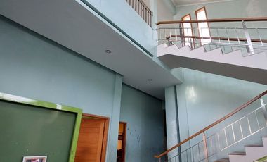 Kantor dan Rumah ada Kolam Renang dekat SMKN 1 Depok