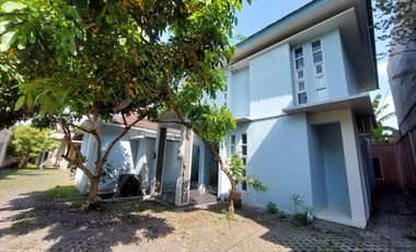 Kantor dan Rumah ada Kolam Renang dekat SMKN 1 Depok