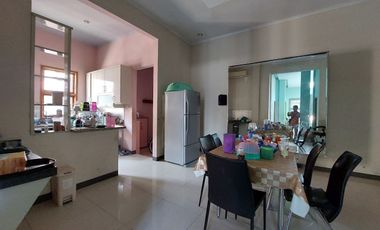 Kantor dan Rumah ada Kolam Renang dekat SMKN 1 Depok