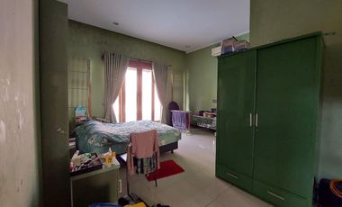 Kantor dan Rumah ada Kolam Renang dekat SMKN 1 Depok