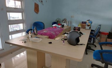 Kantor dan Rumah ada Kolam Renang dekat SMKN 1 Depok