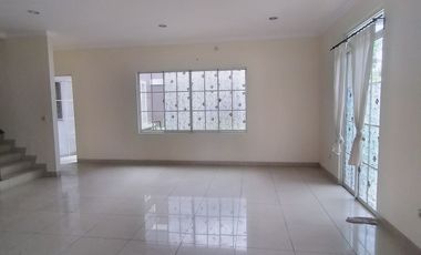 Disewakan Rumah ada Kitchen Set di Cluster Europe Green Lake City