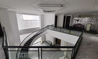 RUMAH LOKASI STRATEGIS CIAMIK DAERAH RAYA KERTAJAYA INDAH SURABAYA