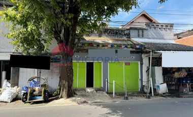 Rumah dan Toko Tepi Jalan Raya Bisa untuk Tempat Tinggal dan Bisnis