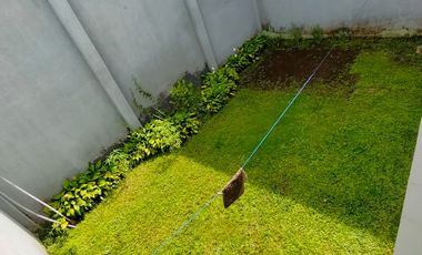 Rumah bergaya minimalist modern di Kota Baru Parahyangan