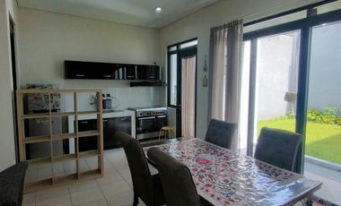 Rumah bergaya minimalist modern di Kota Baru Parahyangan