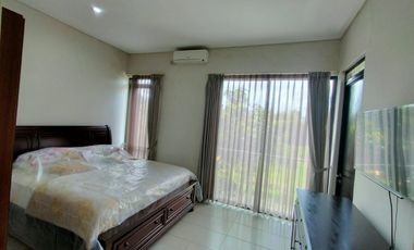 Rumah bergaya minimalist modern di Kota Baru Parahyangan