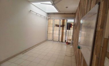 Palm Summarecon Bekasi SEWA CEPAT SEMIFURNISH ada AC Dekat Pool