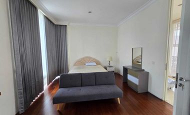 Full Furnish Rumah La Riz Embassy Bagus Langsung Huni