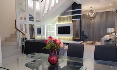 Full Furnish Rumah La Riz Embassy Bagus Langsung Huni