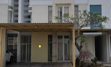 Full Furnish Rumah La Riz Embassy Bagus Langsung Huni