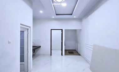 dijual rumah baru di Jagakarsa siap huni ada rooftopnya