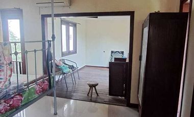 Rumah Strategis 400m² Penjaringansari Surabaya – Row Jalan 3 Mobil, 2 Menit ke MERR